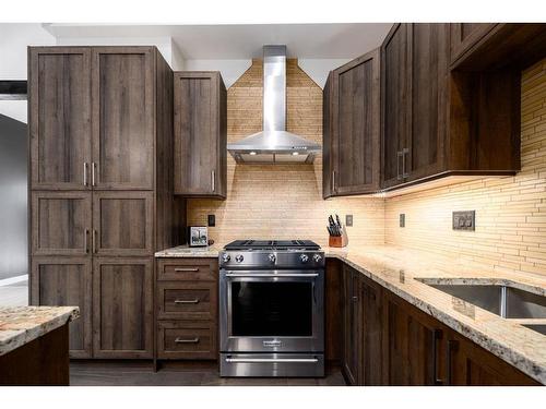 120 15 Street Nw, Calgary, AB - Indoor Photo Showing Kitchen