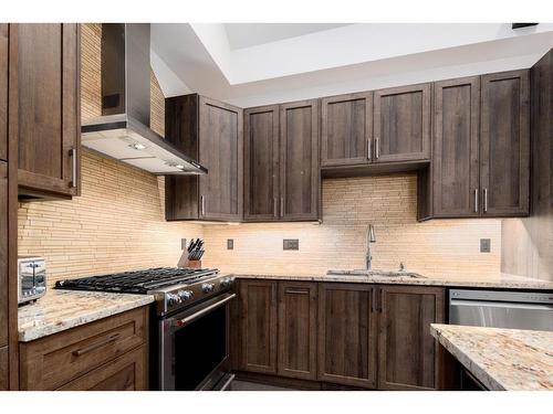 120 15 Street Nw, Calgary, AB - Indoor Photo Showing Kitchen With Upgraded Kitchen