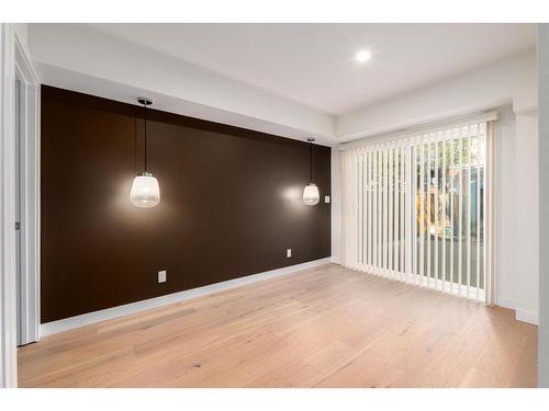 120 15 Street Nw, Calgary, AB - Indoor Photo Showing Other Room