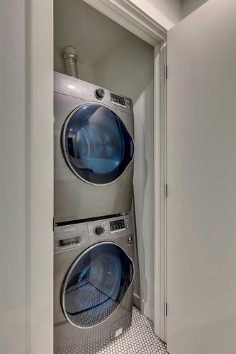 514-8445 Broadcast Avenue Sw, Calgary, AB - Indoor Photo Showing Laundry Room