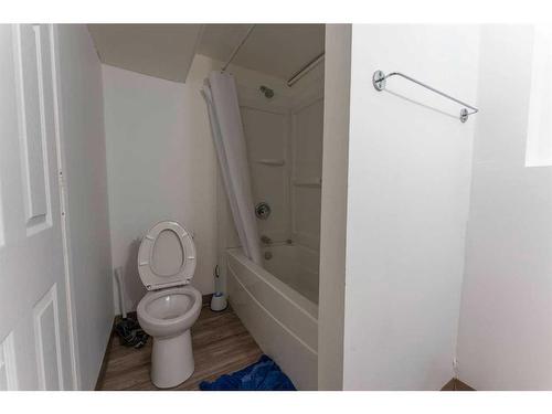 3 1 Avenue South, Grassland, AB - Indoor Photo Showing Bathroom