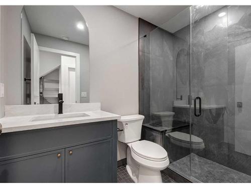 826 23 Avenue Se, Calgary, AB - Indoor Photo Showing Bathroom
