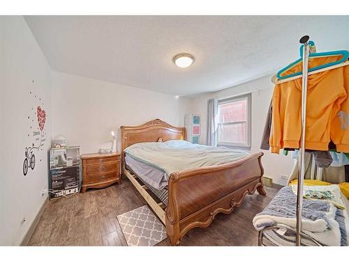 136 15 Avenue Se, Calgary, AB - Indoor Photo Showing Bedroom