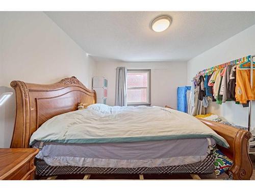 136 15 Avenue Se, Calgary, AB - Indoor Photo Showing Bedroom