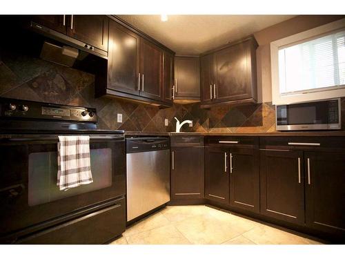 1-1905 11 Avenue Sw, Calgary, AB - Indoor Photo Showing Kitchen