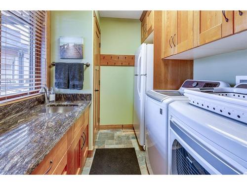 7066-35468 Range Road 30, Rural Red Deer County, AB - Indoor Photo Showing Laundry Room