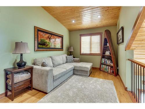 7066-35468 Range Road 30, Rural Red Deer County, AB - Indoor Photo Showing Living Room