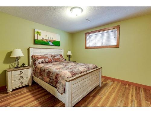 7066-35468 Range Road 30, Rural Red Deer County, AB - Indoor Photo Showing Bedroom