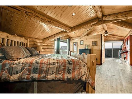 215012 Rr 254, Mossleigh, AB - Indoor Photo Showing Bedroom