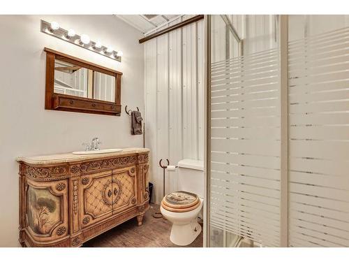 215012 Rr 254, Mossleigh, AB - Indoor Photo Showing Bathroom