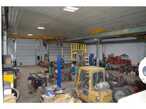 215012 Rr 254, Rural Vulcan County, AB - Indoor Photo Showing Garage