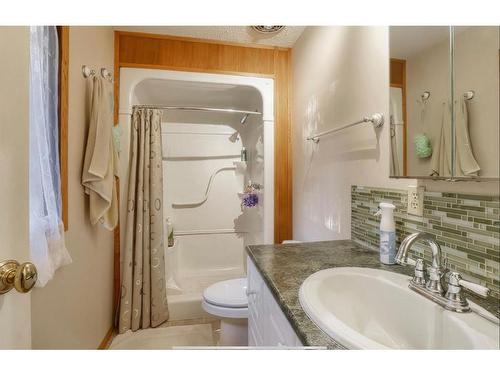 340010 Range Road 251, Wimborne, AB - Indoor Photo Showing Bathroom