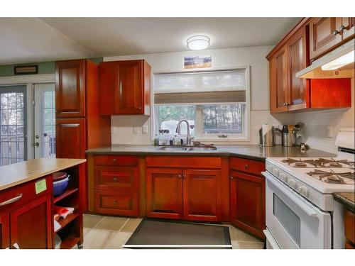 340010 Range Road 251, Wimborne, AB - Indoor Photo Showing Kitchen With Double Sink
