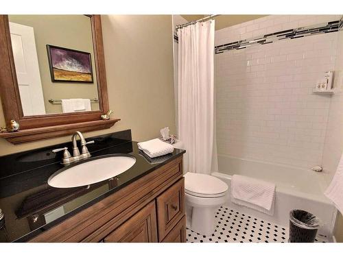 6103 20 Street Close, Lloydminster, AB - Indoor Photo Showing Bathroom