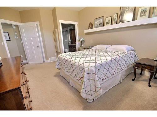 6103 20 Street Close, Lloydminster, AB - Indoor Photo Showing Bedroom