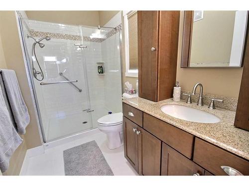 6103 20 Street Close, Lloydminster, AB - Indoor Photo Showing Bathroom