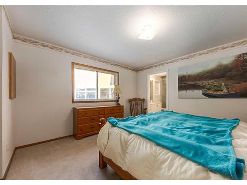 33567 Highway 584, Rural Mountain View County, AB - Indoor Photo Showing Bedroom