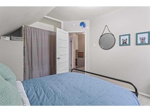 A/B-332 Beaver Street, Banff, AB - Indoor Photo Showing Bedroom