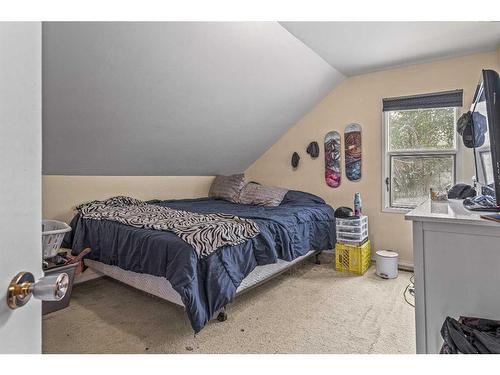 A/B-332 Beaver Street, Banff, AB - Indoor Photo Showing Bedroom