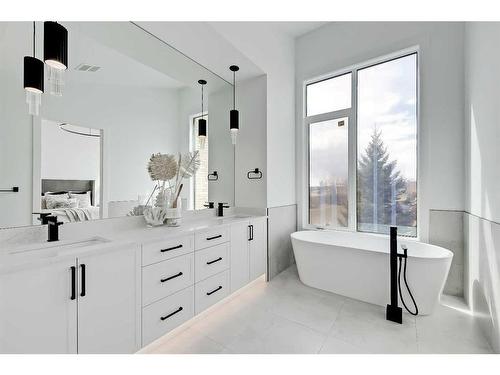 5020 22 Street Sw, Calgary, AB - Indoor Photo Showing Bathroom