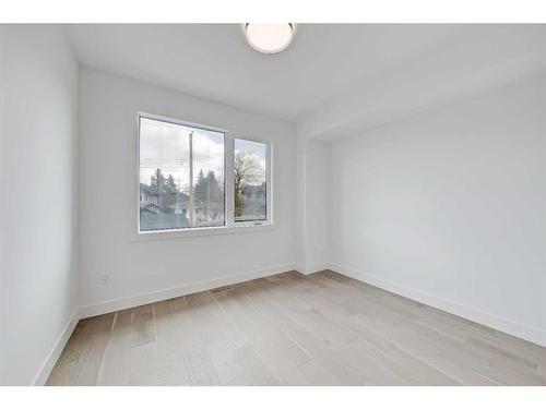 5020 22 Street Sw, Calgary, AB - Indoor Photo Showing Other Room