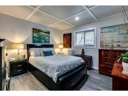 2816 14 Street Sw, Calgary, AB - Indoor Photo Showing Bedroom