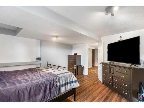 280014 Range Road 23, Rural Rocky View County, AB - Indoor Photo Showing Bedroom