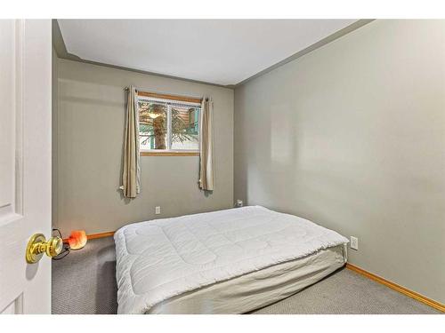 107-828 6Th Street, Canmore, AB - Indoor Photo Showing Bedroom