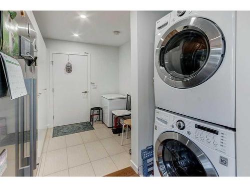 456 13 Street Nw, Calgary, AB - Indoor Photo Showing Laundry Room