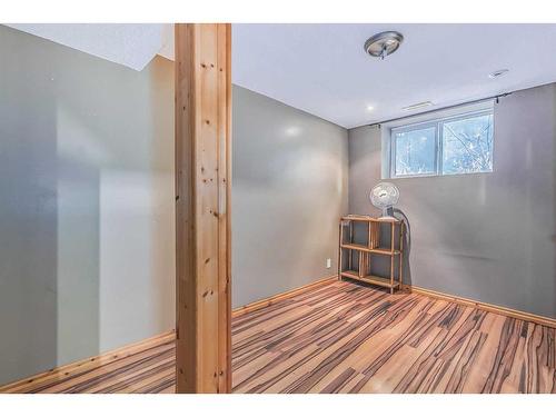2614 15A Street Sw, Calgary, AB - Indoor Photo Showing Other Room