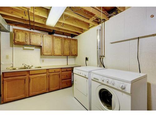 405 Hanna Crescent, Hanna, AB - Indoor Photo Showing Laundry Room