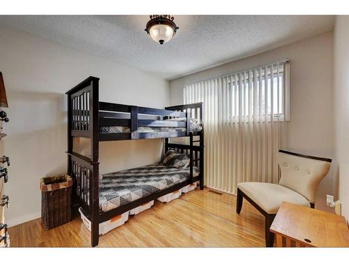 109 4 Avenue Se, Youngstown, AB - Indoor Photo Showing Bedroom