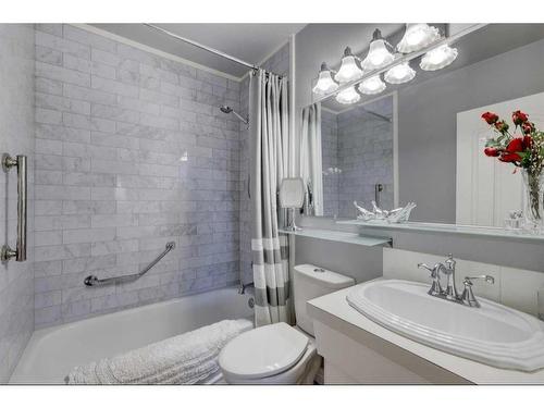109 4 Avenue Se, Youngstown, AB - Indoor Photo Showing Bathroom