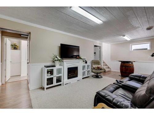 109 4 Avenue Se, Youngstown, AB - Indoor With Fireplace