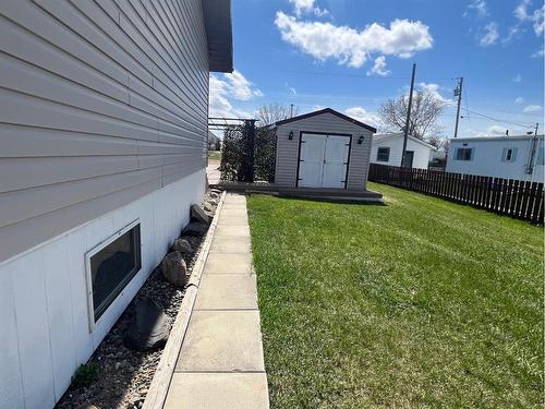 109 4 Avenue Se, Youngstown, AB - Outdoor With Exterior