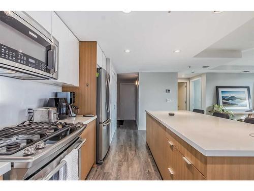 206-560 6 Avenue Se, Calgary, AB - Indoor Photo Showing Kitchen With Stainless Steel Kitchen
