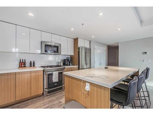 206-560 6 Avenue Se, Calgary, AB - Indoor Photo Showing Kitchen With Stainless Steel Kitchen With Upgraded Kitchen