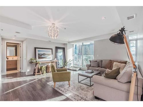 206-560 6 Avenue Se, Calgary, AB - Indoor Photo Showing Living Room