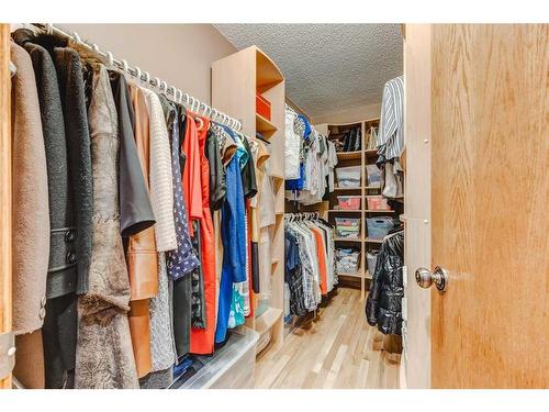 16 Silver Creek Place Nw, Calgary, AB - Indoor With Storage