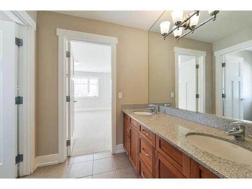 3801 5 Street Sw, Calgary, AB - Indoor Photo Showing Bathroom