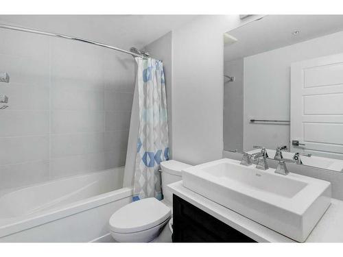 308-3320 3 Avenue Nw, Calgary, AB - Indoor Photo Showing Bathroom