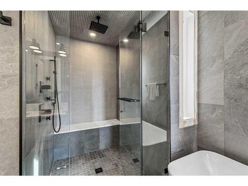 1608 18 Avenue Nw, Calgary, AB - Indoor Photo Showing Bathroom