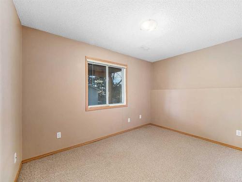 2856 Signal Hill Heights Sw, Calgary, AB - Indoor Photo Showing Other Room