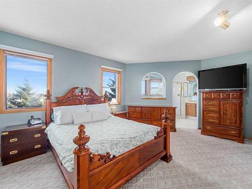 2856 Signal Hill Heights Sw, Calgary, AB - Indoor Photo Showing Bedroom