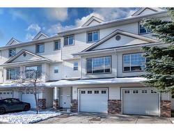 83 Country Hills Cove NW Calgary, AB T3K 5G7