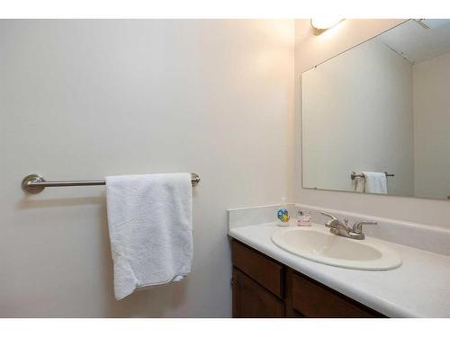 116 Rowan Street, Fort Mcmurray, AB - Indoor Photo Showing Bathroom
