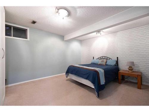 116 Rowan Street, Fort Mcmurray, AB - Indoor Photo Showing Bedroom