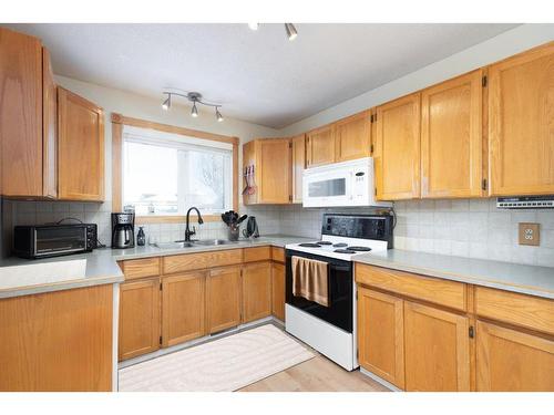 116 Rowan Street, Fort Mcmurray, AB - Indoor Photo Showing Kitchen With Double Sink