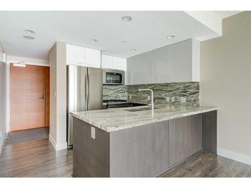 1505-519 Riverfront Avenue Se, Calgary, AB - Indoor Photo Showing Kitchen With Upgraded Kitchen