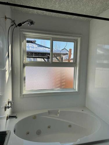 49 Nesbitt Close Ne, Langdon, AB - Indoor Photo Showing Bathroom